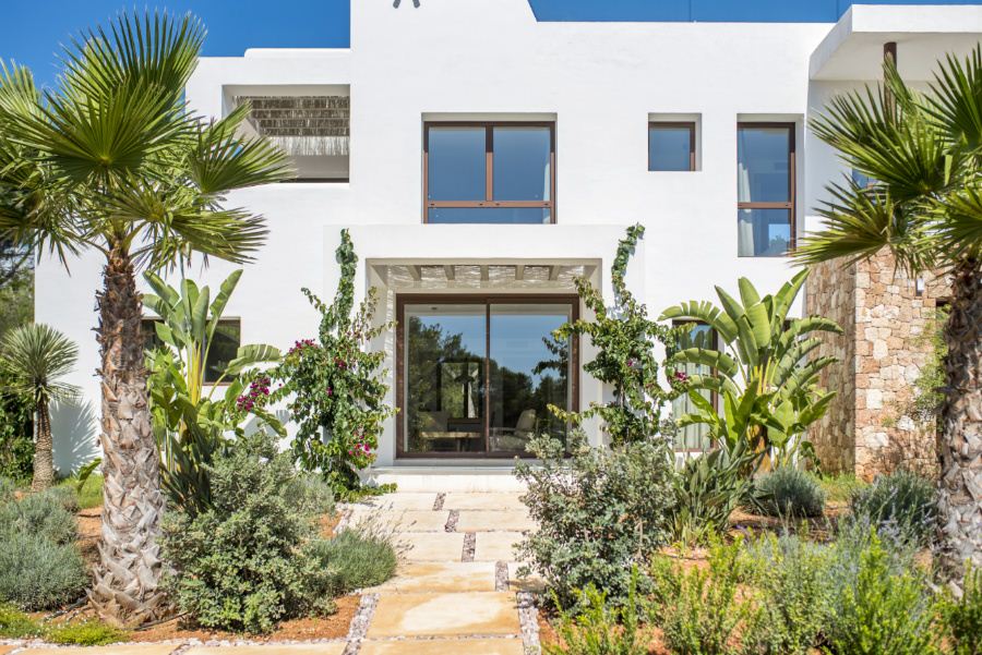 Luxe villa met 360 graden landschap en gedeeltelijk uitzicht op zee in San Carlos
