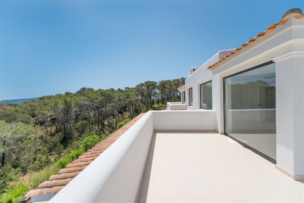 Droomvilla op Ibiza met fantastisch uitzicht op zee te koop