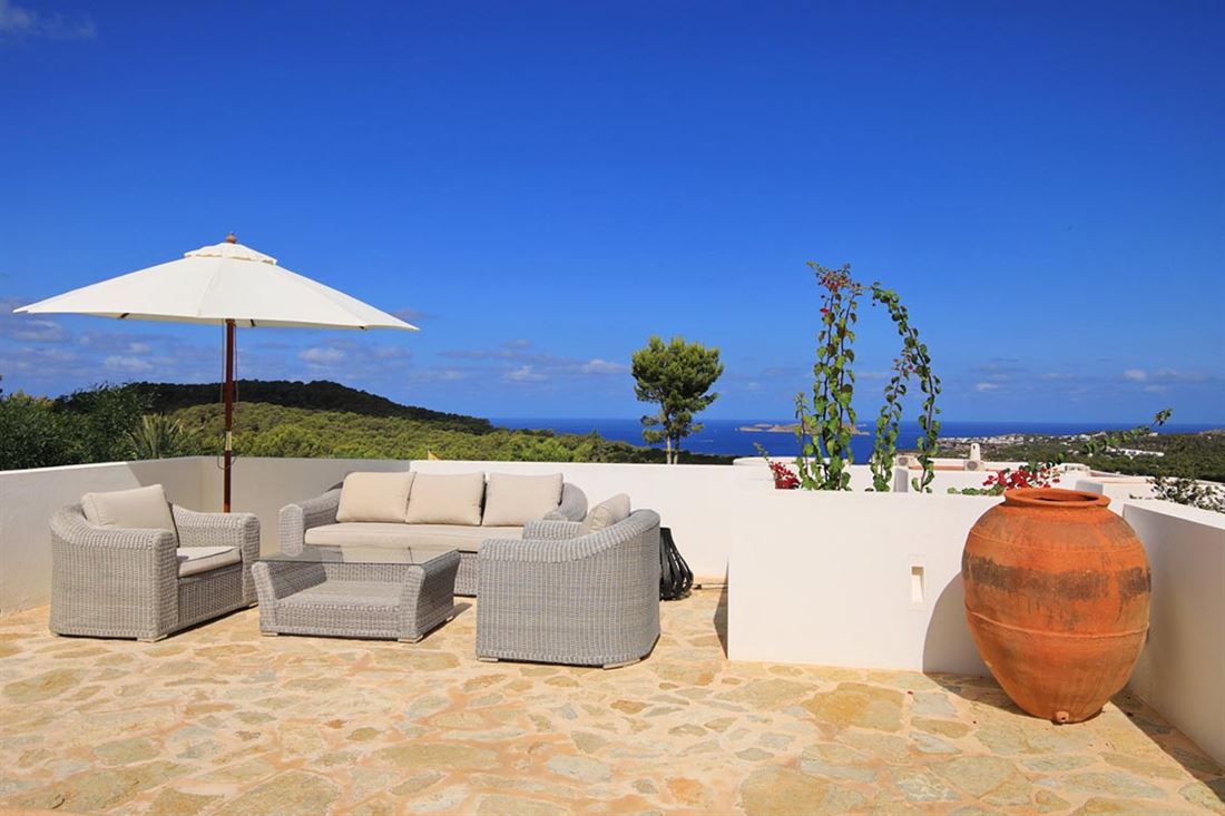Prachtig gerenoveerde minimalistische stijl villa met spectaculair uitzicht op zee