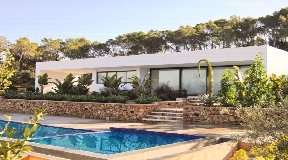 Nieuw gebouwde villa in San Augustin met groot land