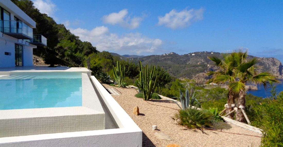 Moderne luxe villa dichtbij het beroemde strand van Benirras te koop