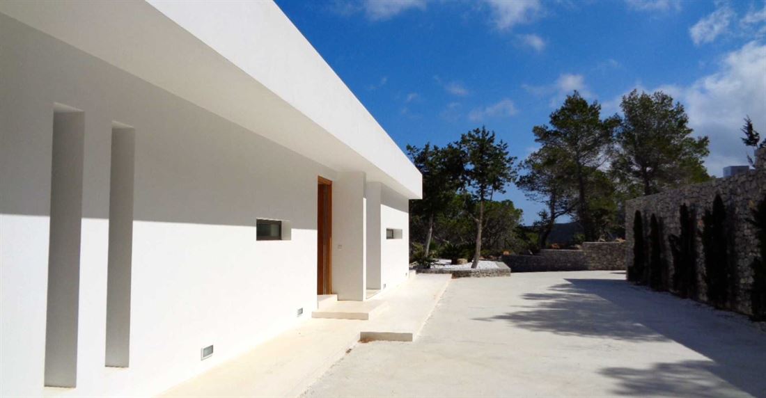Moderne luxe villa dichtbij het beroemde strand van Benirras te koop