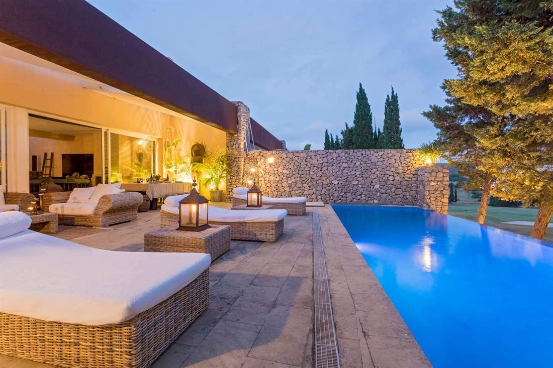 Rijtjeshuis te koop in Roca Llisa met privé zwembad