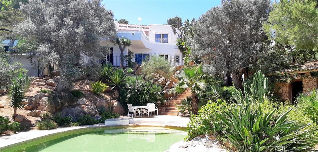 Mooi huis in mediterrane stijl met uitzicht op zee en op loopafstand van het strand