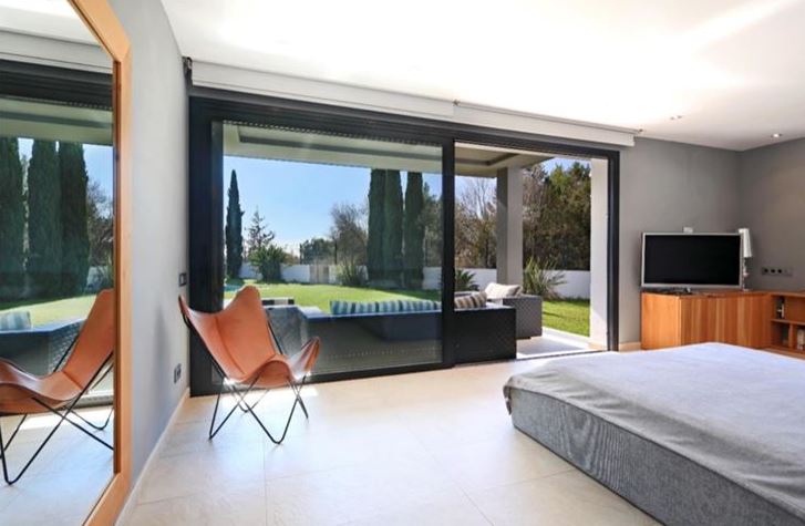 Fantastische moderne villa in de buurt van de stad Ibiza