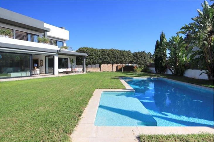 Fantastische moderne villa in de buurt van de stad Ibiza