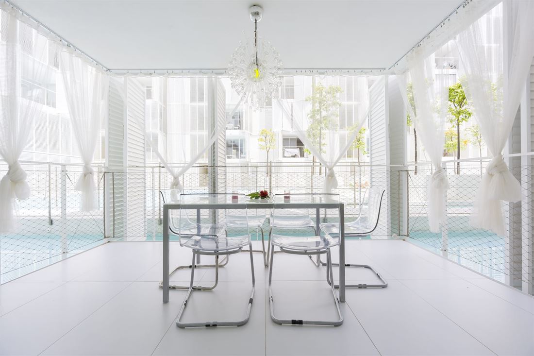 Mooi appartement met witte patio aan de kust van Ibiza