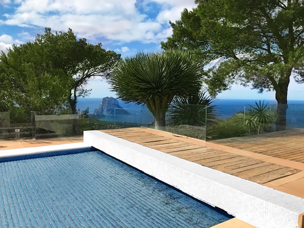 Fantastische privéwoning op een heuveltop met een unieke locatie op Ibiza