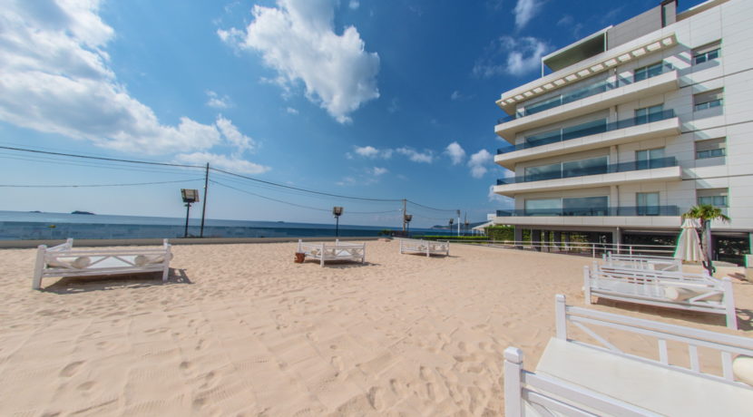 Luxe appartement met zwembad in Playa den Bossa te koop