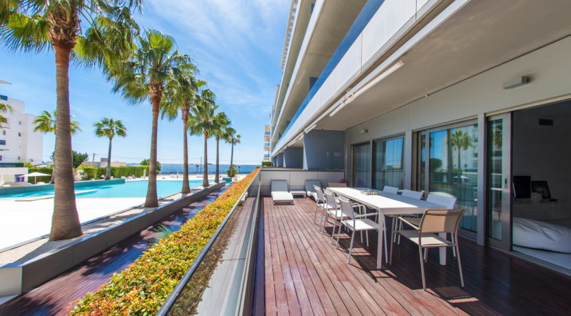 Luxe appartement met zwembad in Playa den Bossa te koop