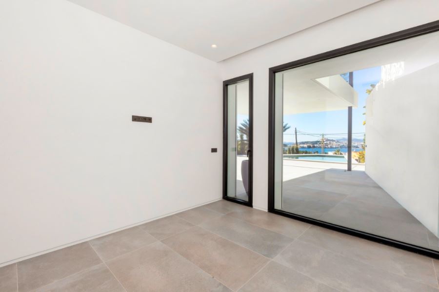 Nieuw gebouwde villa met een fantastisch uitzicht op Ibiza en Dalt Vila