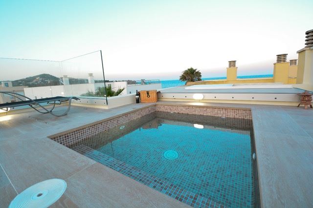Pas gerenoveerd huis met uitzicht op zee in Ibiza