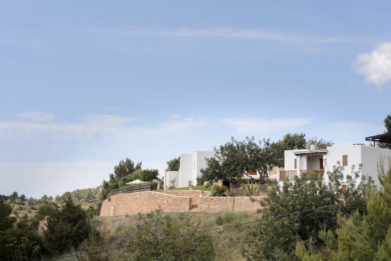 Charmant landhuis met panoramisch uitzicht op een heuvel bij Porroig