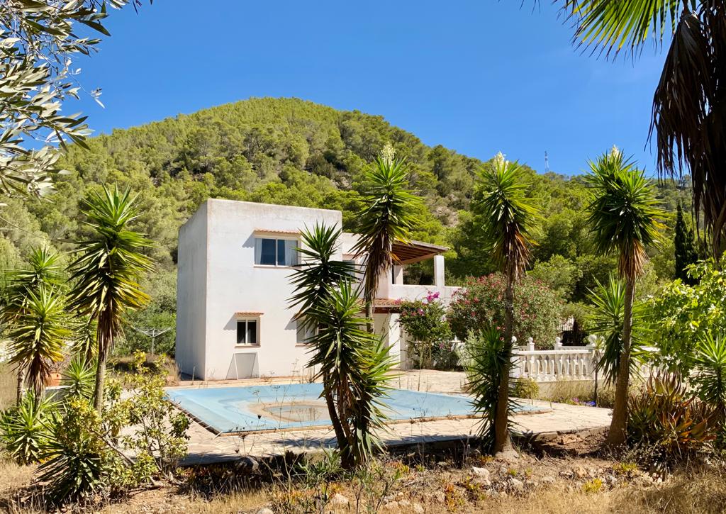 Schitterende villa met 2 verdiepingen met tuin en zwembad gelegen in San Josep