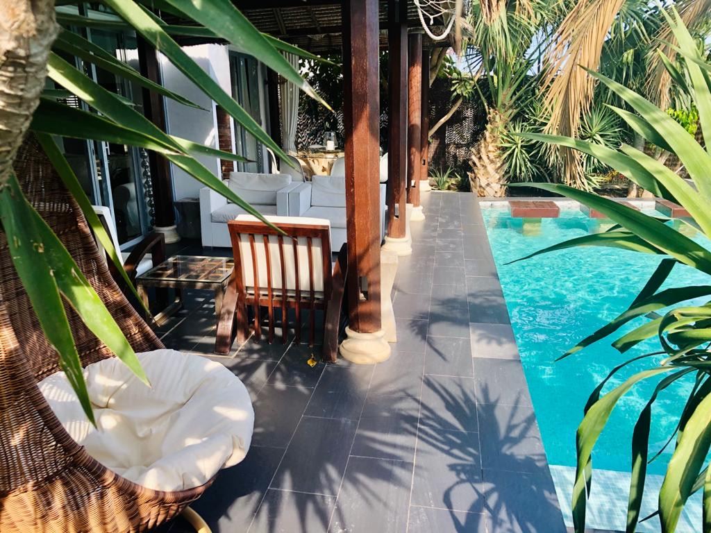 Prachtige stadsvilla in Balinese stijl nabij Ibiza-stad met uitzicht op zee
