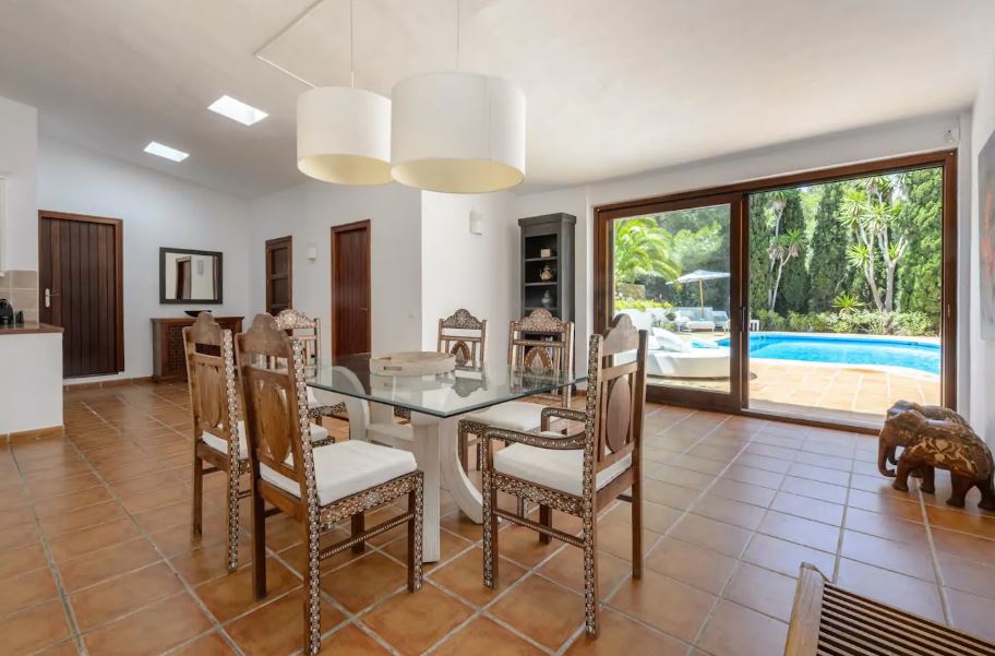 Villa van 350 m2 op een perceel van 5.000 m2 in een gebied Km. 4 Ctra. San José te koop