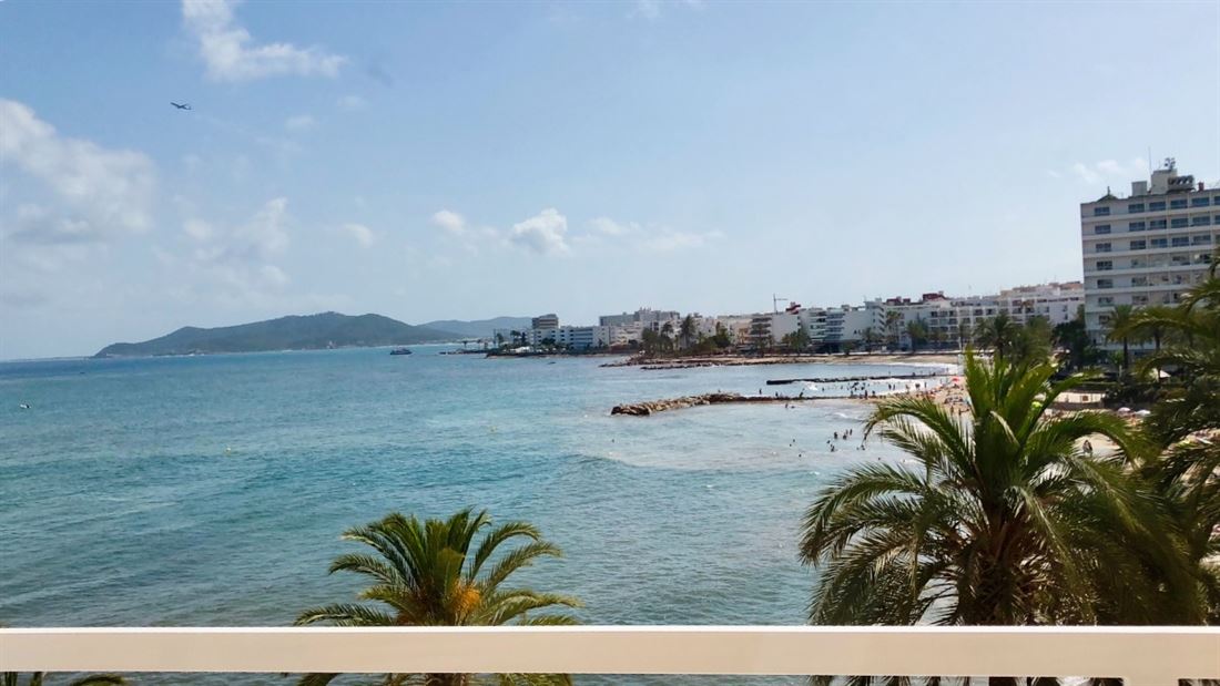 Schitterend eerstelijns appartement te koop op Ibiza