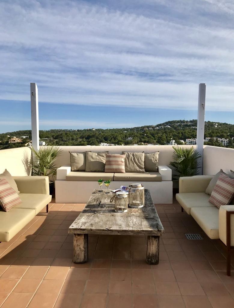 Huis te koop op Ibiza naast Cala Tarida met indrukwekkend uitzicht