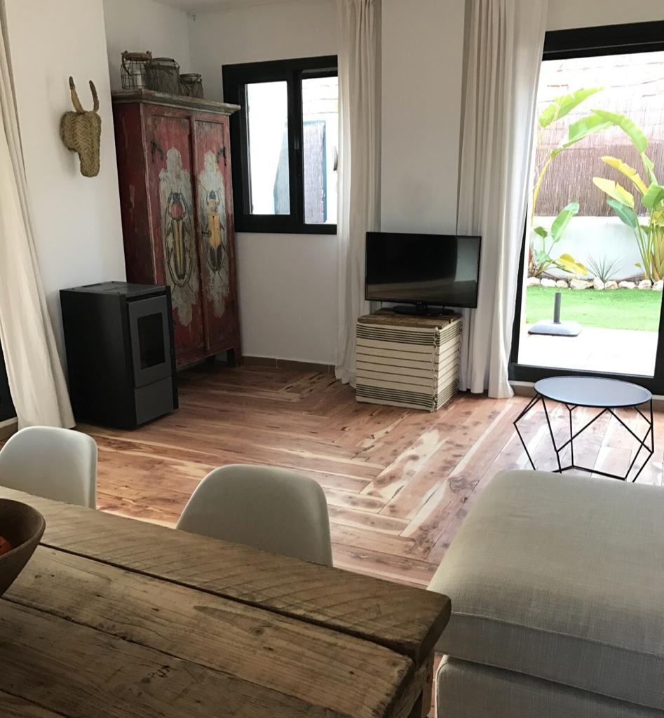 Huis te koop op Ibiza naast Cala Tarida met indrukwekkend uitzicht