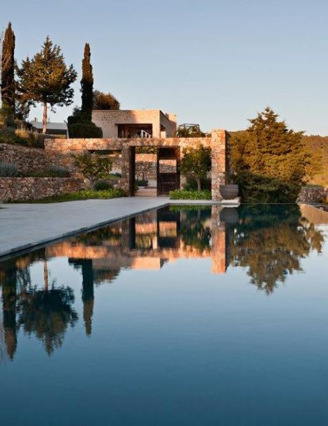 Mooie moderne villa van 450 m2 met rustieke ondertoon en prachtig uitzicht