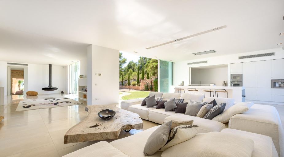 Mooie moderne villa van 450 m2 met rustieke ondertoon en prachtig uitzicht