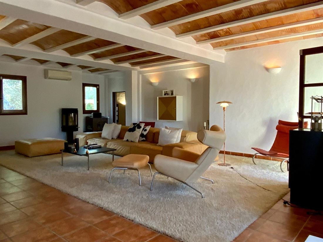 Ruime villa in aantrekkelijke Ibicencaanse stijl te koop nabij Ibiza