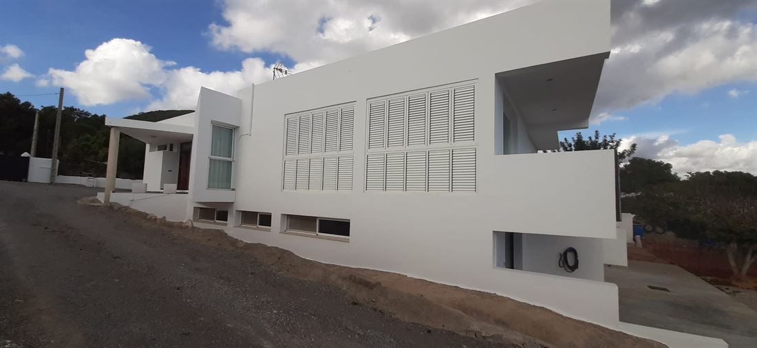 Huis op Ibiza van 230m2 met bijgebouw van 58m2 en zwembad