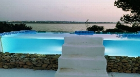Spectaculair huis aan het zandstrand in Formentera