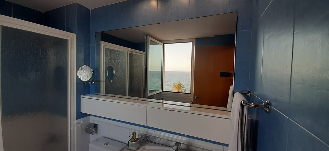 Penthouse met 2 tweepersoonskamers aan de kust in Playa den Bossa