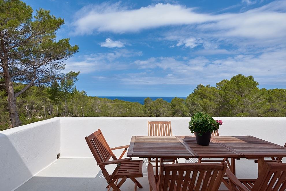 Prachtige luxe villa op loopafstand van het strand met mooi uitzicht