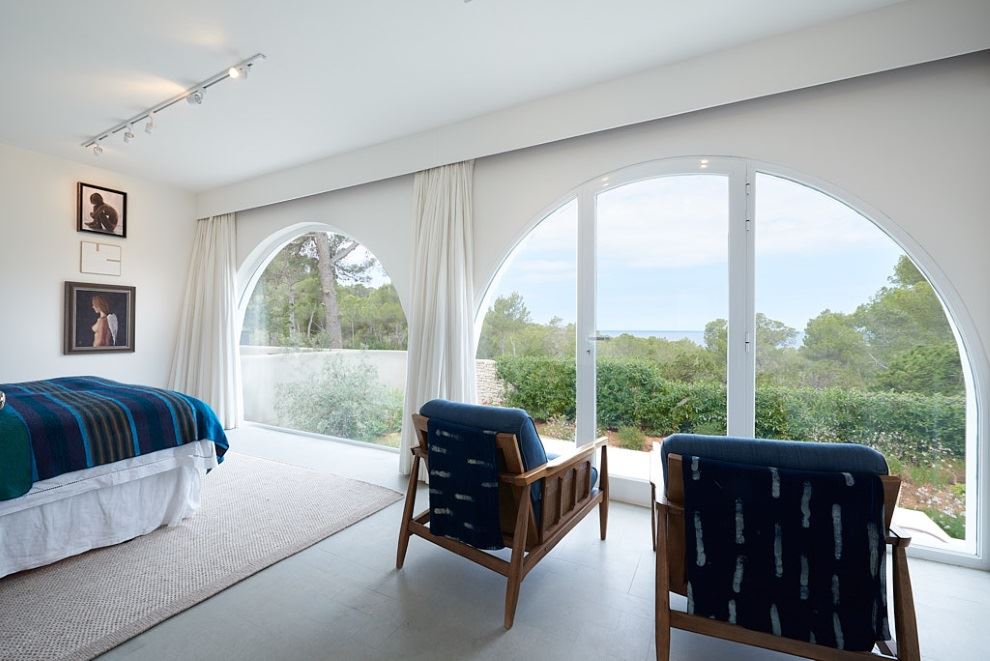 Prachtige luxe villa op loopafstand van het strand met mooi uitzicht