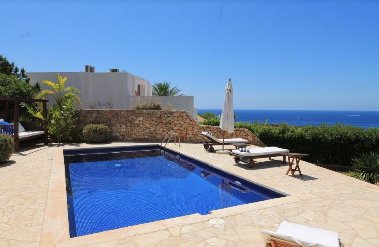 Villa in eerste lijn van zee met een fantastisch uitzicht op zee op Ibiza