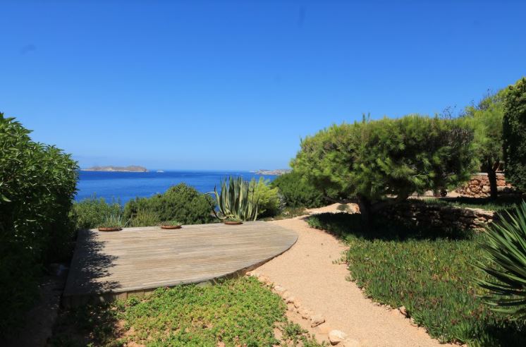 Villa in eerste lijn van zee met een fantastisch uitzicht op zee op Ibiza
