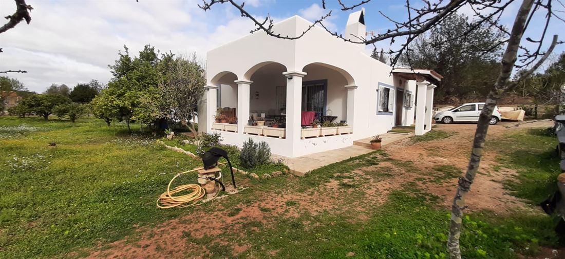 Landhuis met 2760m2 grond en huis van 110m2 te koop nabij Ibiza