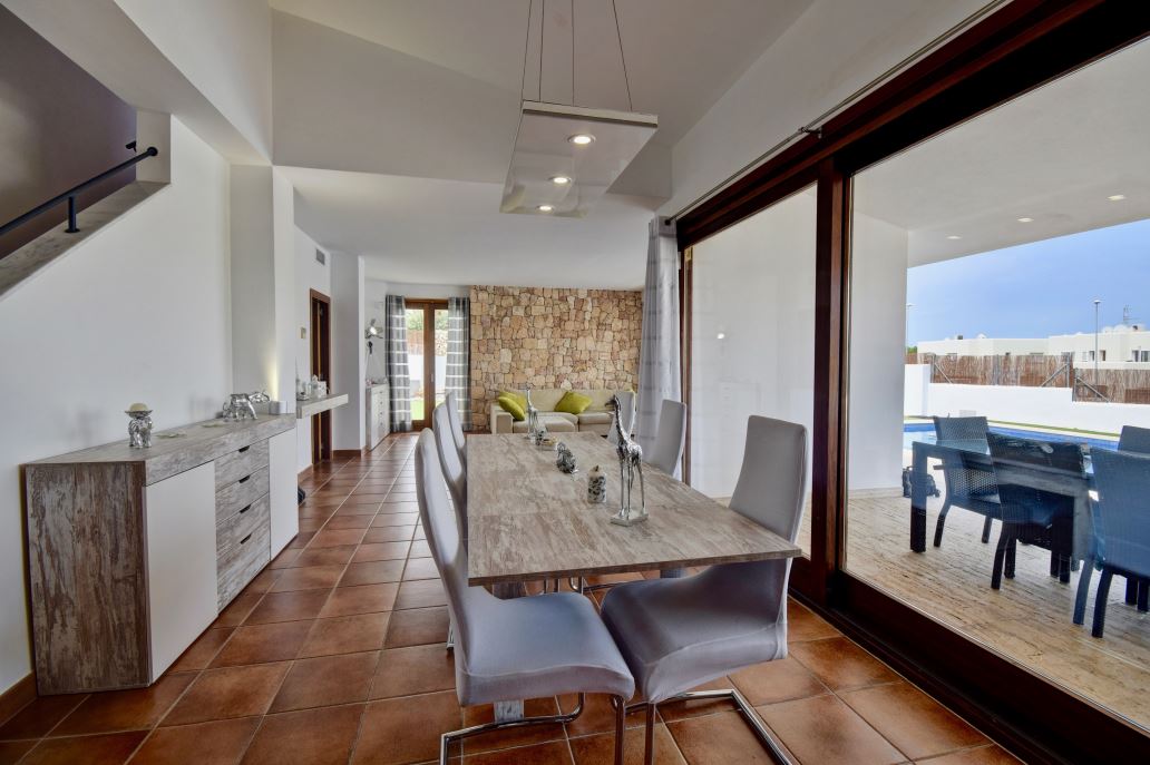Modern huis met toeristische vergunning te koop in San Augustin