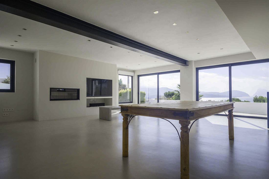 Moderne villa in Cala Codolar met fantastisch uitzicht op zee