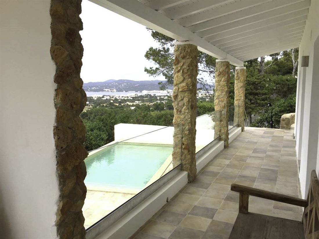 Onlangs gerenoveerde villa met prachtig uitzicht op zee in de buurt van Cala Bassa
