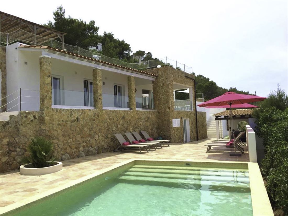 Onlangs gerenoveerde villa met prachtig uitzicht op zee in de buurt van Cala Bassa