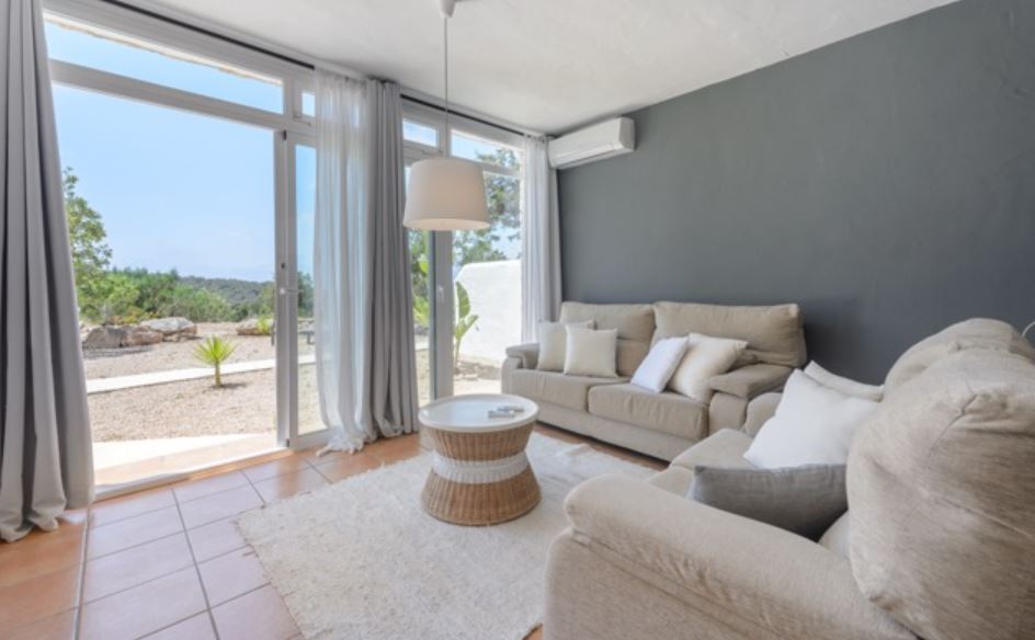 Ibiza klassieke villastijl met uitzicht op zee naar Cala Jondal met huurlicentie