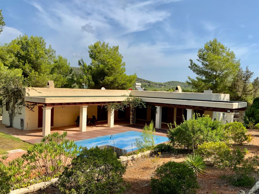 Prachtige villa op een zeer rustige locatie nabij Ibiza