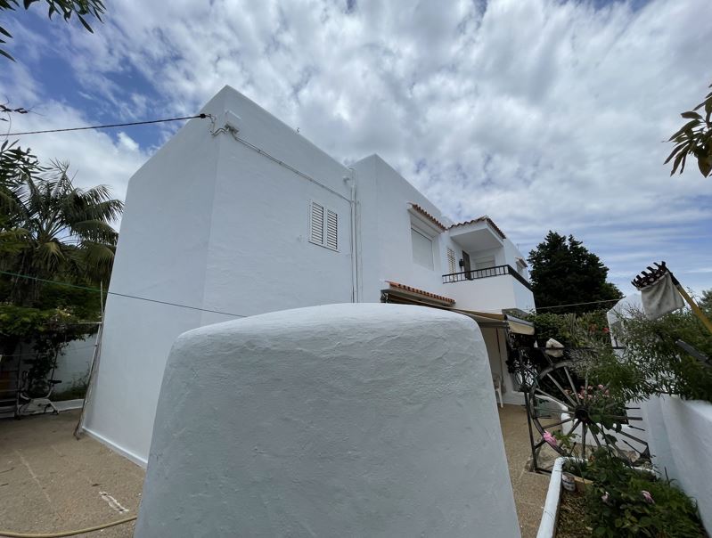 Klein huis te renoveren in Santa Eulalia met fantastisch uitzicht op zee