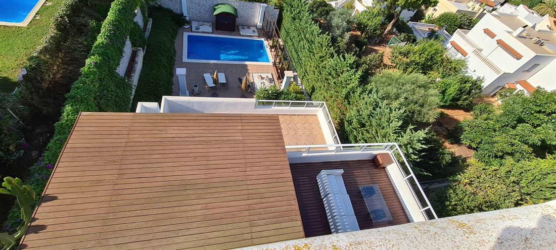 Moderne villa met uitzicht in de stad Santa Eulalia del Rio