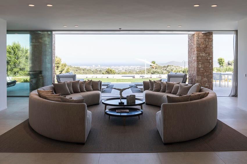 Nieuw gebouwde luxe villa in de buurt van Ibiza met het beste uitzicht op de zee
