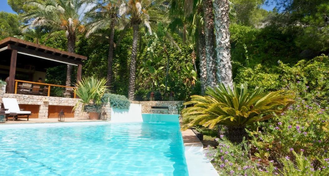 Luxe villa op de top van een heuvel van Ibiza te koop