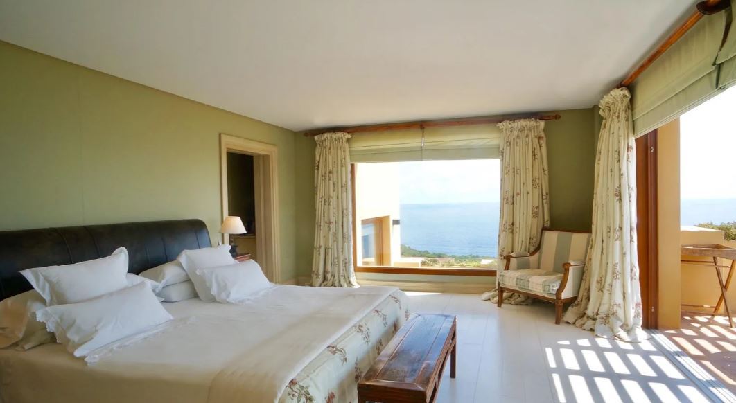Luxe villa op de top van een heuvel van Ibiza te koop