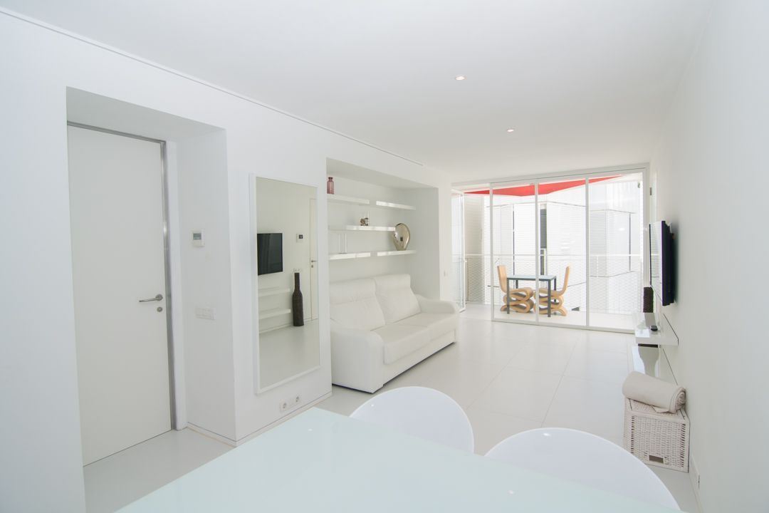 Mooi appartement te koop gelegen aan zee, in Puerto Ibiza Nueva