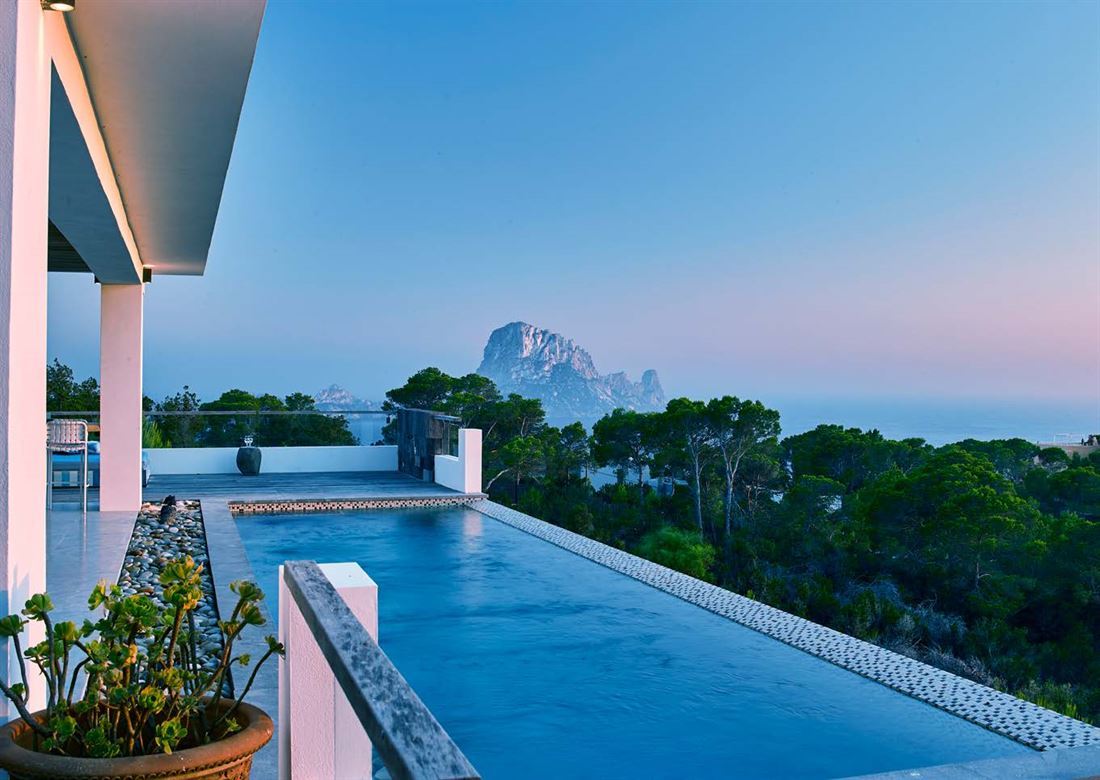 Nieuw gebouwde villa met prachtig uitzicht op de zee en Es Vedra