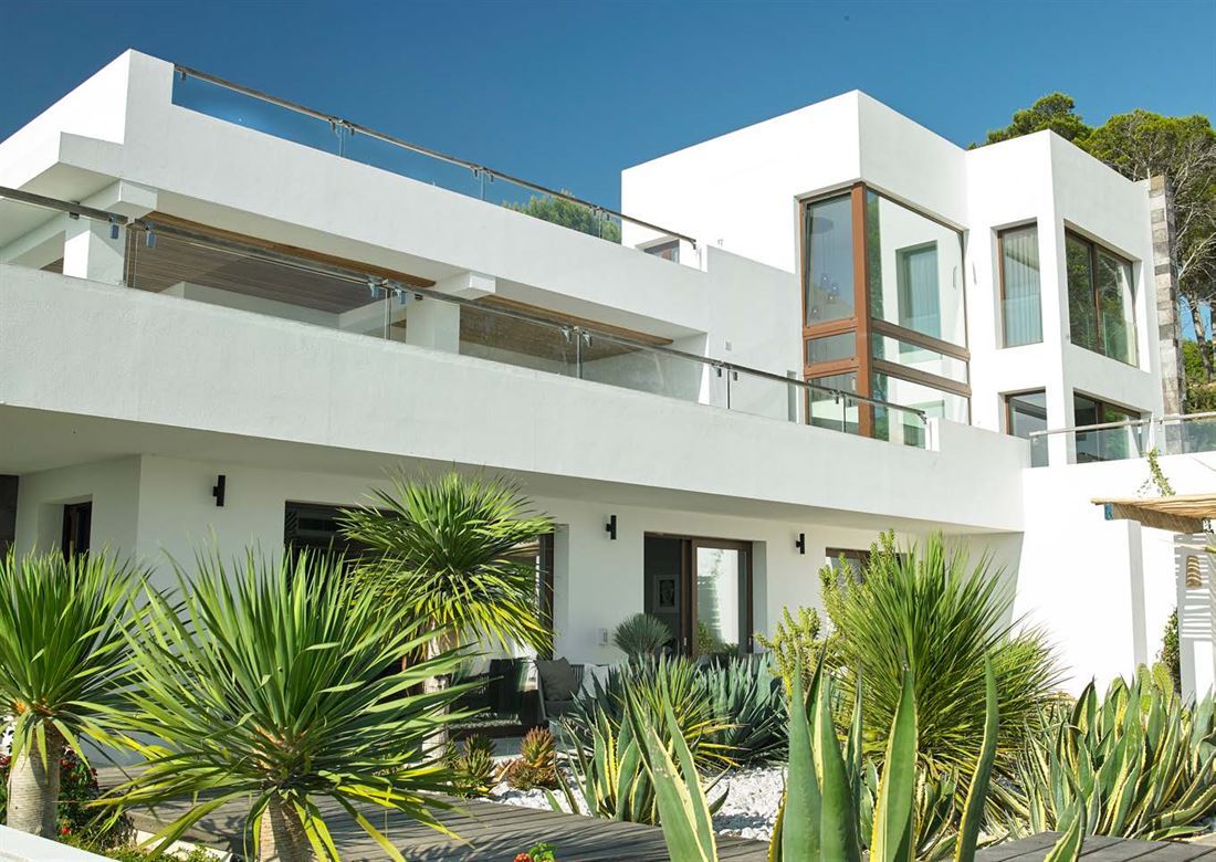 Nieuw gebouwde villa met prachtig uitzicht op de zee en Es Vedra