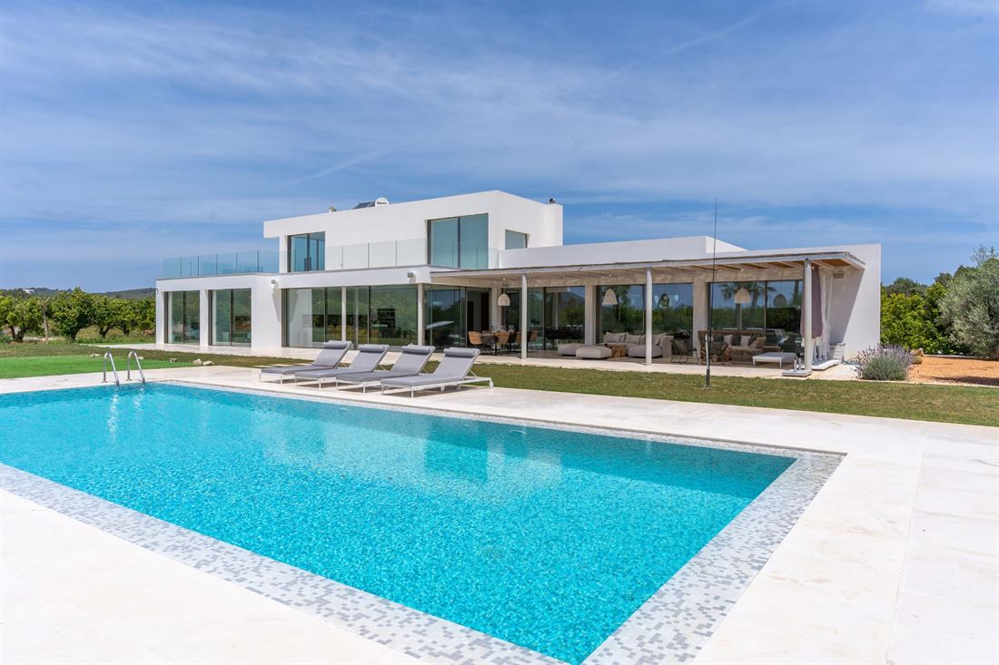 Prachtige nieuw gebouwde villa op slechts een paar minuten van Ibiza