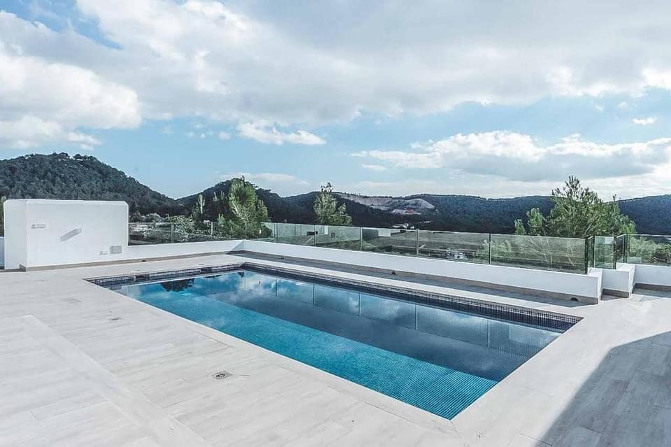 Gloednieuwe gerenoveerde villa in finca-stijl te koop in Can Furnet